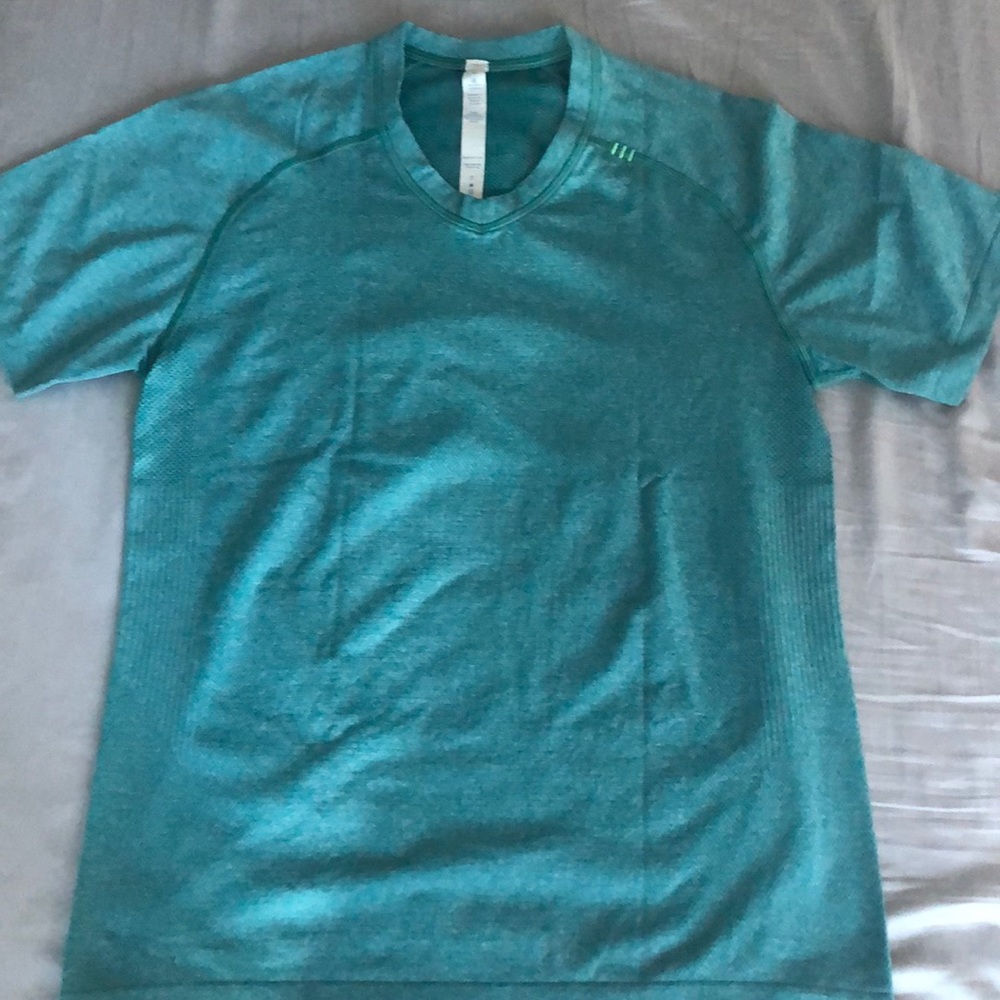 Lululemon t-shirt